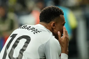 Mbappé revive a un Real Madrid en crisis y lo coloca en la cima de LaLiga