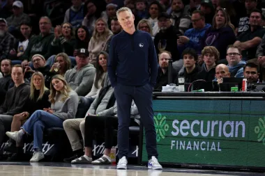 Chris Finch y la NBA frente a la crisis migratoria: el deporte como espejo de la sociedad