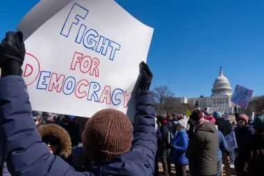 ‘No Kings’: Las protestas masivas que desafían el autoritarismo de Trump