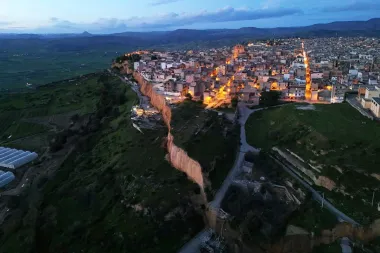 Sicilia al borde: la tragedia de Niscemi expone el costo de la negligencia ambiental y urbanística