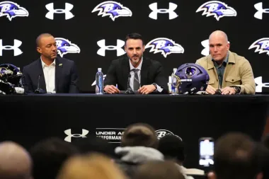 Los nuevos estrategas de la NFL: Jesse Minter y Joe Brady toman el timón con hambre de Super Bowl