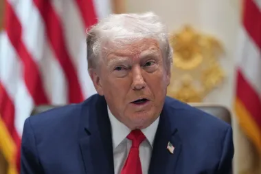 Tensiones al rojo vivo: Trump amenaza a Canadá con aranceles y falsea logros de su gobierno