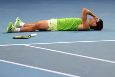 Carlos Alcaraz hace historia en Australia: el más joven en alcanzar las cuatro finales de Grand Slam