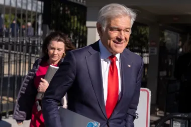 Trump vs. Powell: ¿Quién debe realmente manejar la política monetaria de EE.UU.?