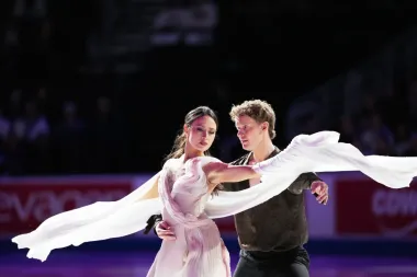Romance sobre hielo: Madison Chock y Evan Bates, reyes del patinaje artístico y estrellas en Netflix