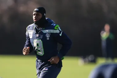 Christian Gonzalez y Kenneth Walker III: Dos caminos llenos de obstáculos hacia un mismo Super Bowl