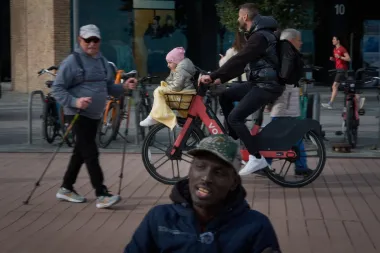 El gran giro de España: Una puerta abierta para regularizar a miles de inmigrantes