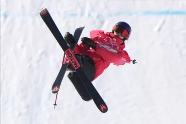 Eileen Gu: la reina del freeski que desafía montañas, prejuicios y fronteras culturales