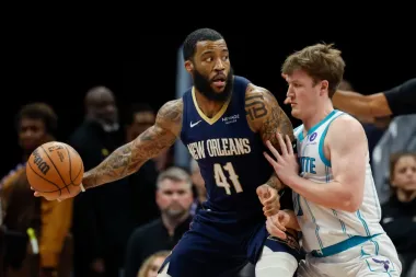 Escándalo, lesiones y remontadas: una jornada caótica en la NBA