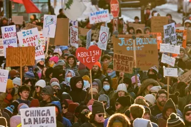 ¿Humor o Humillación? Las polémicas operaciones migratorias en EE.UU. bajo el sello de Trump