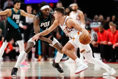 Collin Gillespie sorprende con una noche estelar en la victoria de los Suns sobre los Trail Blazers