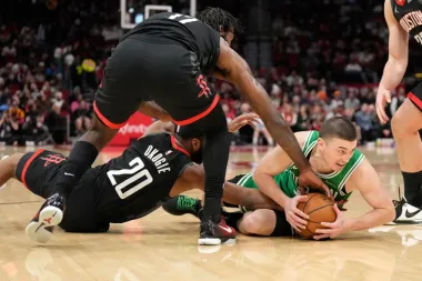 Noche de locura en la NBA: Celtics, Knicks y Timberwolves brillan en una jornada llena de drama y triples