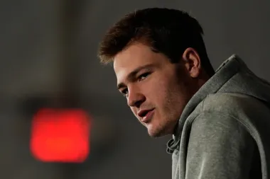 Drake Maye vs Sam Darnold: el duelo generacional que define el Super Bowl 60