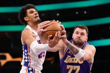 Remontada de oro: Warriors y Lakers conquistan la noche entre lesiones y sorpresas