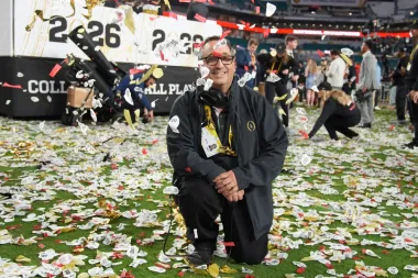 El mago del confeti del Super Bowl: 30 años de arte y color en el evento deportivo más grande de EE.UU.