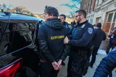 Crisis en Whipple: ¿Puede EE.UU. garantizar representación legal y condiciones humanas en centros de detención migratoria?