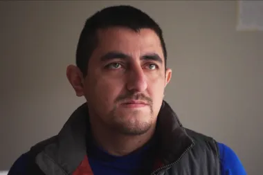 Golpes en nombre de la ley: el caso de Alberto Castañeda Mondragón y la impunidad en los operativos de ICE