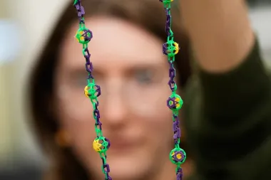 Beads que florecen: el experimento ecológico que quiere cambiar el Mardi Gras