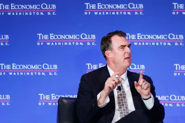 Entre la polarización y la falla institucional: cómo la presidencia de Trump está remodelando gobiernos y servicios en EE. UU.