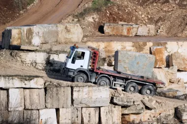 La piedra que iluminó Roma: el legado y la vida contemporánea del travertino de Tivoli