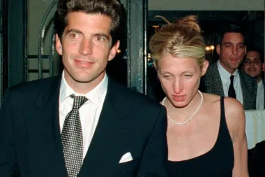 El regreso silente de Carolyn Bessette Kennedy: cómo su estética minimalista domina la moda contemporánea
