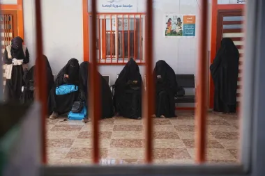 Al‑Hol vacío: el éxodo silencioso de mujeres y niños tras la caída del último bastión del Estado Islámico en Siria