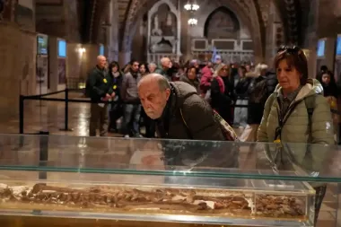 Las reliquias de San Francisco de Asís: entre devoción, historia y seguridad en el octavo centenario