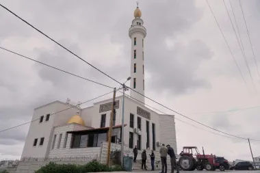 Profanar para provocar: el ataque a la mezquita Abu Bakr Al‑Siddiq en pleno Ramadán y lo que revela sobre la violencia en Cisjordania