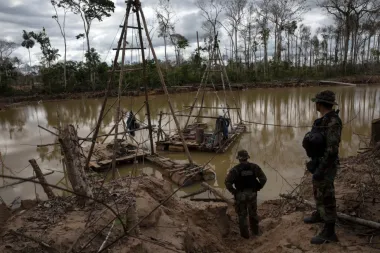 El avance destructivo de la minería ilegal en la Amazonía peruana: río, selva y comunidades al borde del colapso