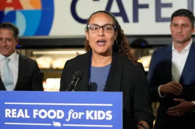 California destina $35 millones para apoyar a familias migrantes frente a oleada de deportaciones