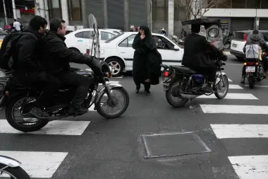 En la cuerda floja: Irán, Estados Unidos y la ansiedad de una población que teme la guerra
