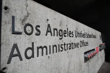 La investigación federal en el distrito escolar de Los Ángeles sacude la confianza en compras tecnológicas