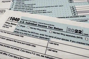 Cuando la privacidad fiscal choca con la inmigración: el polémico intercambio de datos entre el IRS y ICE