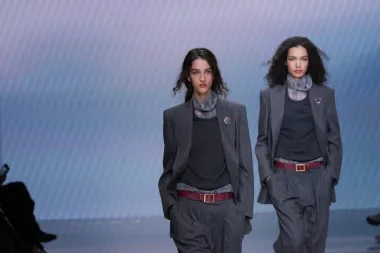Silvana Armani y la continuidad elegante: el relevo de Giorgio Armani en la pasarela de Milán