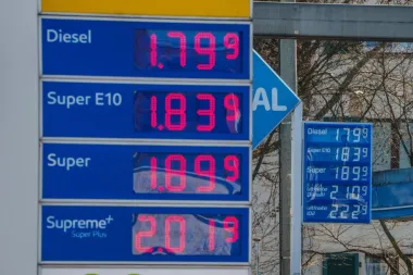 Hormuz en la encrucijada: cómo el conflicto en el Golfo impulsa la volatilidad del petróleo y amenaza la economía mundial