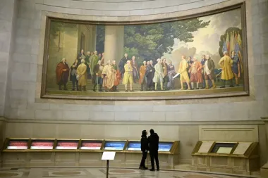 El viaje de los documentos fundacionales de Estados Unidos: la historia tangible sale de los archivos