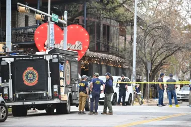 Oleada de violencia en espacios públicos de EE. UU.: análisis de tres incidentes que sacudieron a Austin, Nueva York y Cincinnati