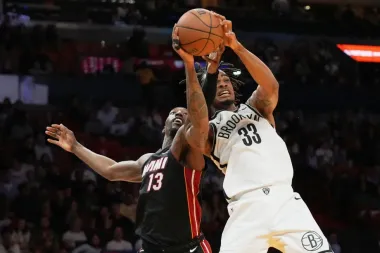 Noche de dominio en la NBA: Heat arrasa a los Nets, Knicks siguen en racha y Hornets consolidan su impulso