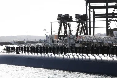 Francia impulsa una “disuasión hacia delante”: integrar su arsenal nuclear con aliados europeos sin ceder la decisión final