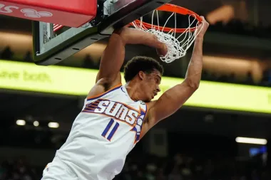 Noche de vaivenes en la NBA: Suns barren a los Kings, Lakers remontan a los Pelicans y el Oeste se recalienta