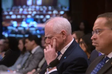 Choque en el Congreso: Minnesota defiende la lucha contra el fraude mientras la acción migratoria federal complica las investigaciones
