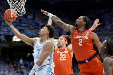 El destino del Dean Smith Center: patrimonio, dinero y la encrucijada del baloncesto en Carolina del Norte