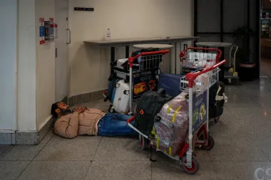 Cuando el Estado no fue la brújula: relatos de evacuación, redes ciudadanas y el vacío consular en el Golfo