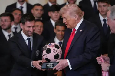 Messi en la Casa Blanca, Ronaldo lesionado y el bochorno en Elland Road: una radiografía del fútbol entre política, negocios y sensibilidad social