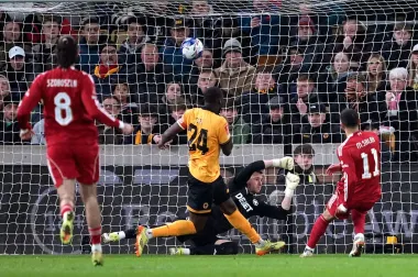 Noche de fútbol: Liverpool avanza en la FA Cup, Napoli afianza su fortaleza en casa y Mónaco sorprende a PSG