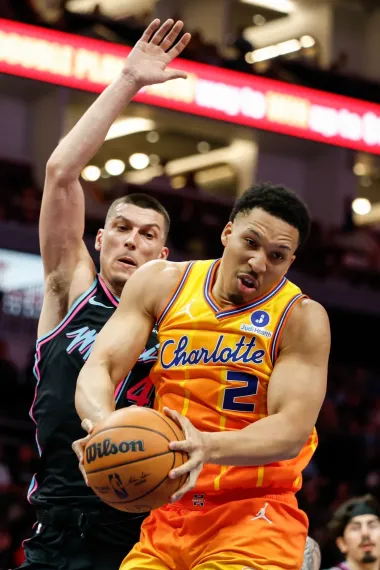 Noche de regresos y reafirmaciones: Herro lidera a Miami; Tatum vuelve y los Celtics responden