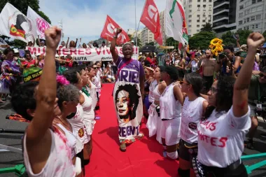 Rabia, movilización y falta de respuestas: lo que revelan las protestas en Brasil tras el caso de Copacabana