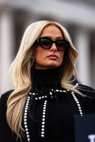 Paris Hilton y el fondo 