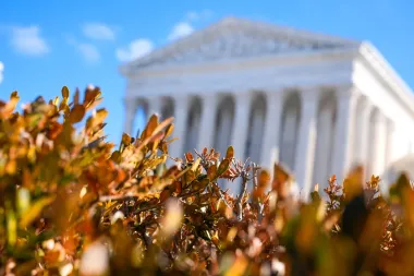 Batalla por el TPS: la Casa Blanca busca al Supremo para acelerar deportaciones y redefinir la discreción migratoria