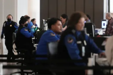 ¿Privatizar el control en los aeropuertos? Lecciones desde San Francisco frente a los cierres de gobierno